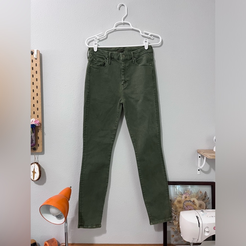 Mother High Waisted
Looker Ankle Jeans
Dark Olive